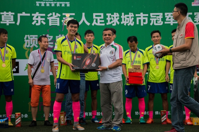 阿不都21+9徐杰25分 新疆6连胜终结广东9连胜